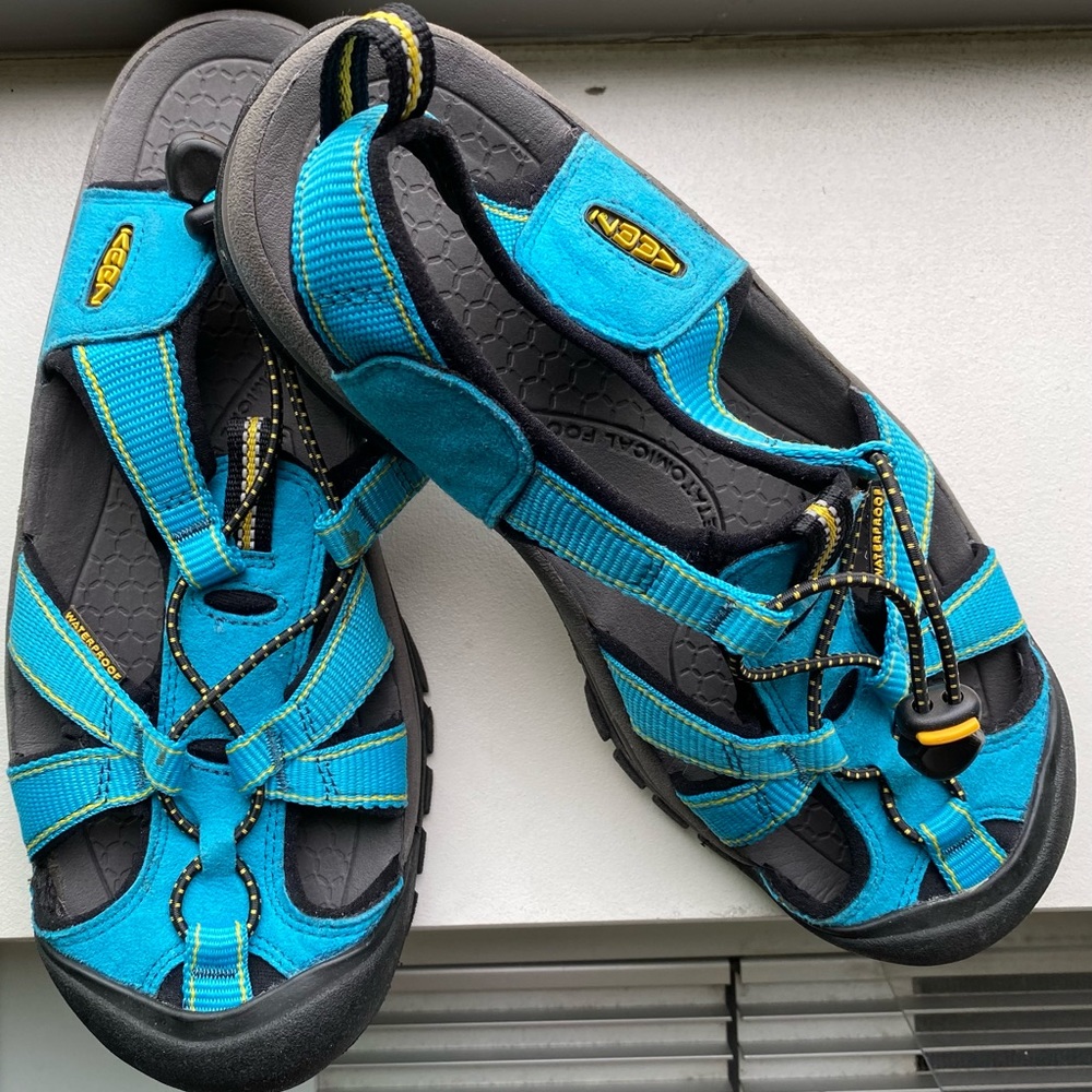 Keen women’s sandals Sz. 10 Aqua nylon